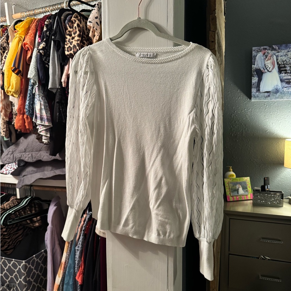 5/$20 Sioni White Knit Blouse